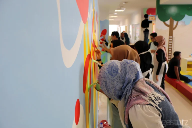 NPM CSR Rumah Ronald Mcdonald Mural Painting 1