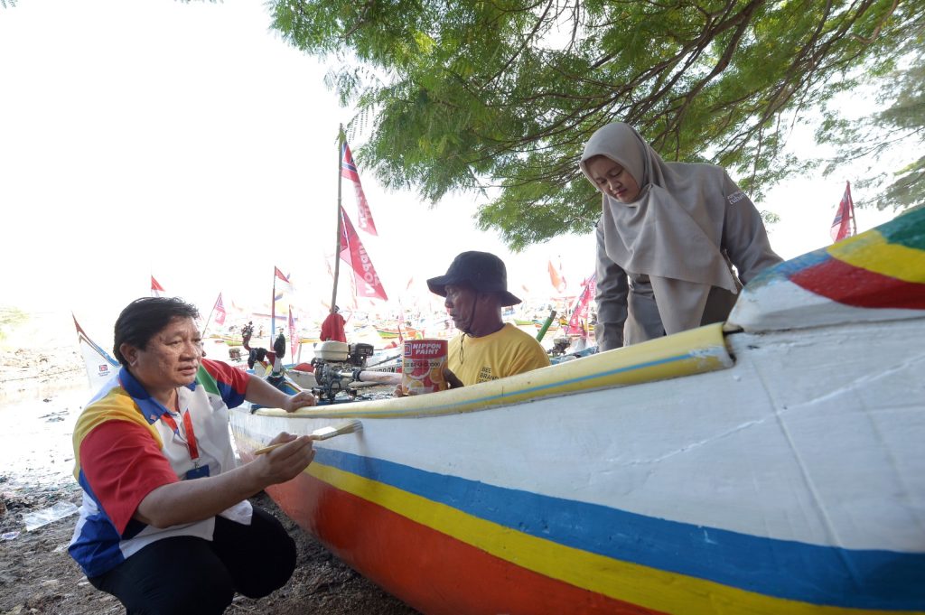 202605 - CSR News - Nippon Paint Lewat Progam CSR Maritim Hias Ratusan Kapal Nelayan di Ajang Kompetisi di Pantai Boom Tuban 2