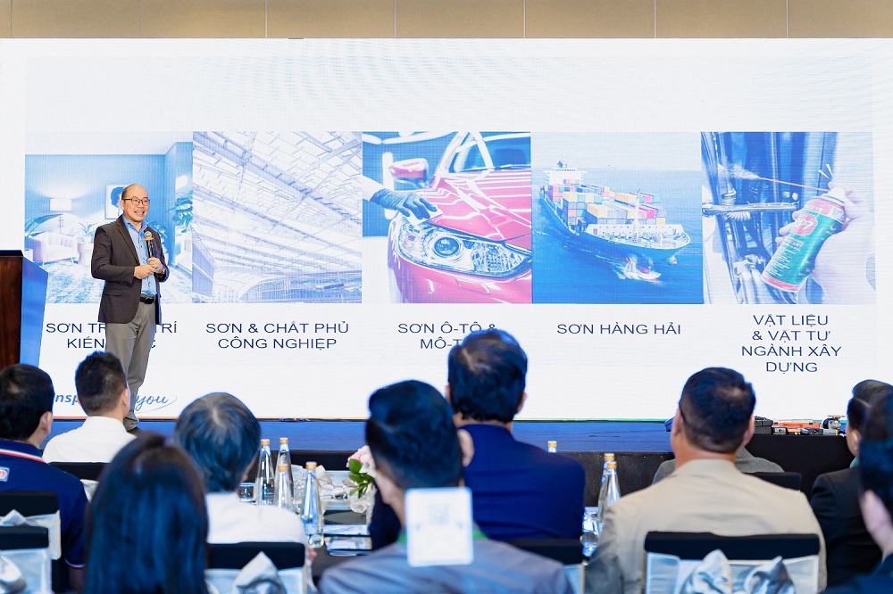 Mr. Dao Huu Nghi, Deputy Director of Nippon Paint Vietnam, shared insights about Nippon Paint.