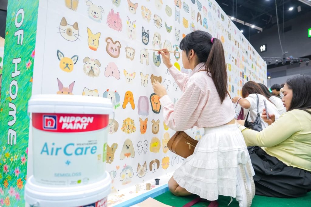 Pet parents getting creative with Nippon Paint AirCare during the "Gluta Story Welcome Home" painting workshop.